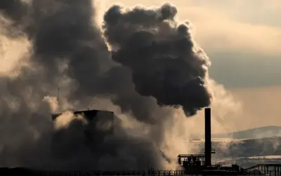 Miliardy za CO2: Jak EU ETS uderza w Polskę i Twój rachunek?