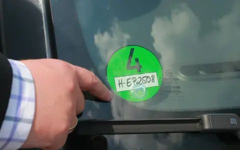 Naklejka ekologiczna Niemcy: Gdzie kupić i jak uniknąć mandatu?
