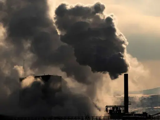 Miliardy za CO2: Jak EU ETS uderza w Polskę i Twój rachunek?